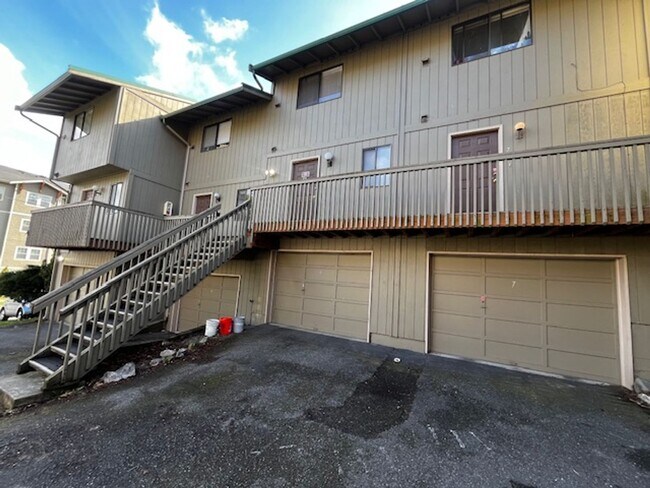 Foto del edificio - 3 Bed Townhouse With Garage Near WWU--Recently Remodeled