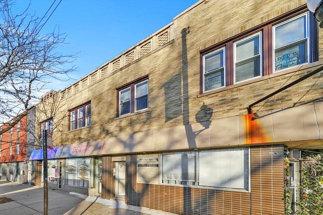 Foto del edificio - 5636 W Diversey Ave