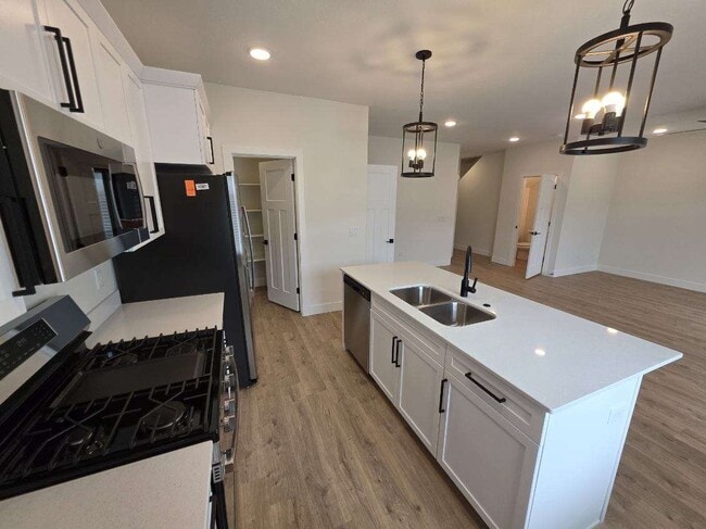 Building Photo - 2875 W Cody Dr