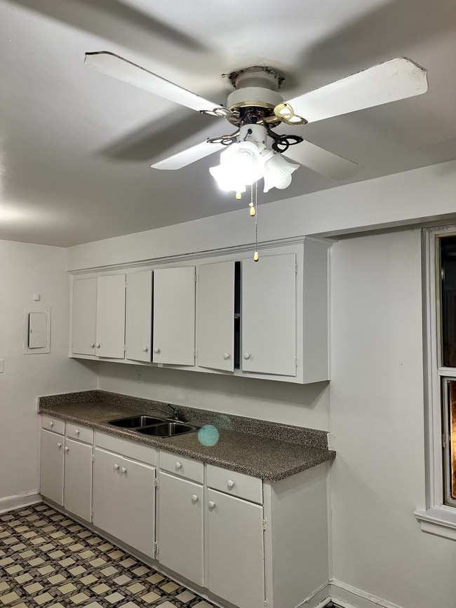 Building Photo - large open concept with lots of natural light