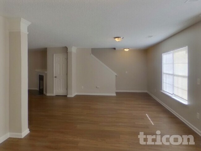 Foto del edificio - 228 Summer Park Rd