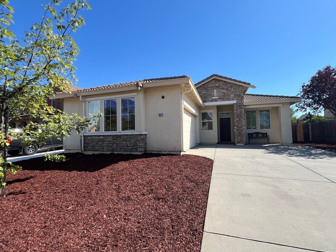 Primary Photo - 3 Bed, 2 Bath Elk Grove Home