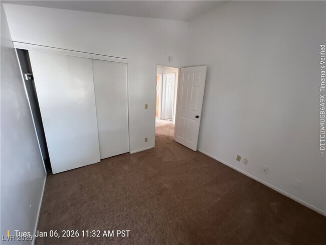 Foto del edificio - 6445 Hartwood Rd