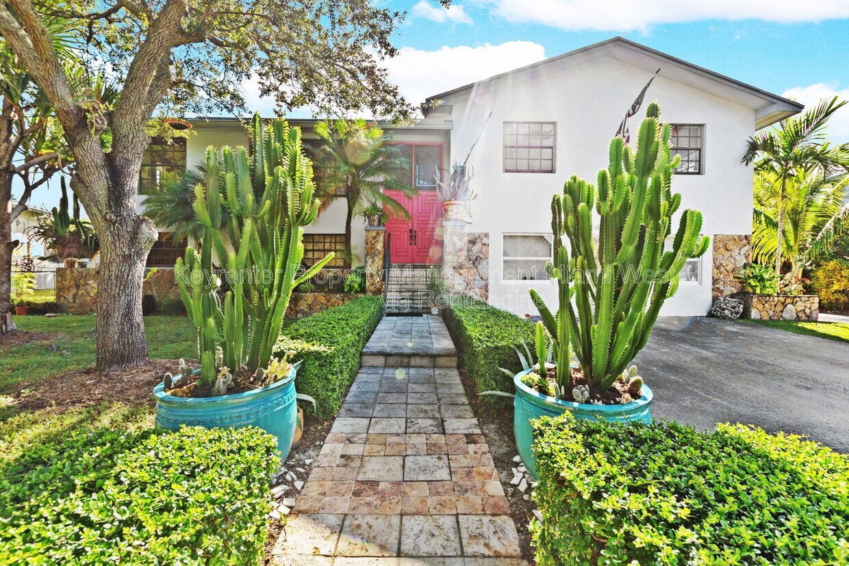 Foto principal - 19831 SW 81st Ct