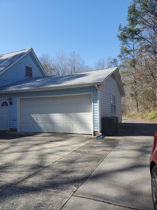 Entry garage - 1713 N Main St