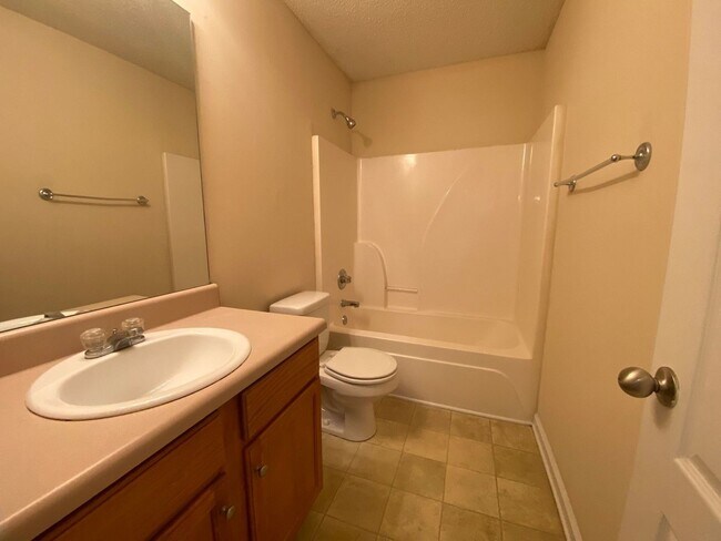 Foto del edificio - PRE-LEASING FOR MAY 2026 ! 1/2 DEPOSIT SPECIAL