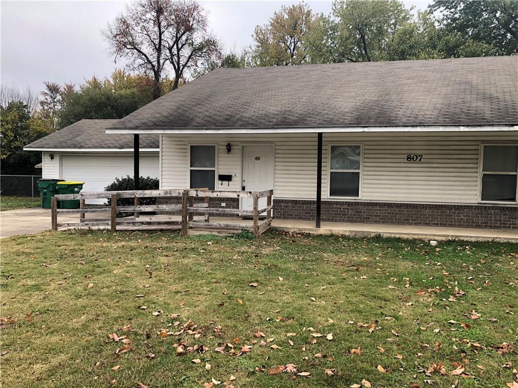 Foto principal - 807 Maple Dr