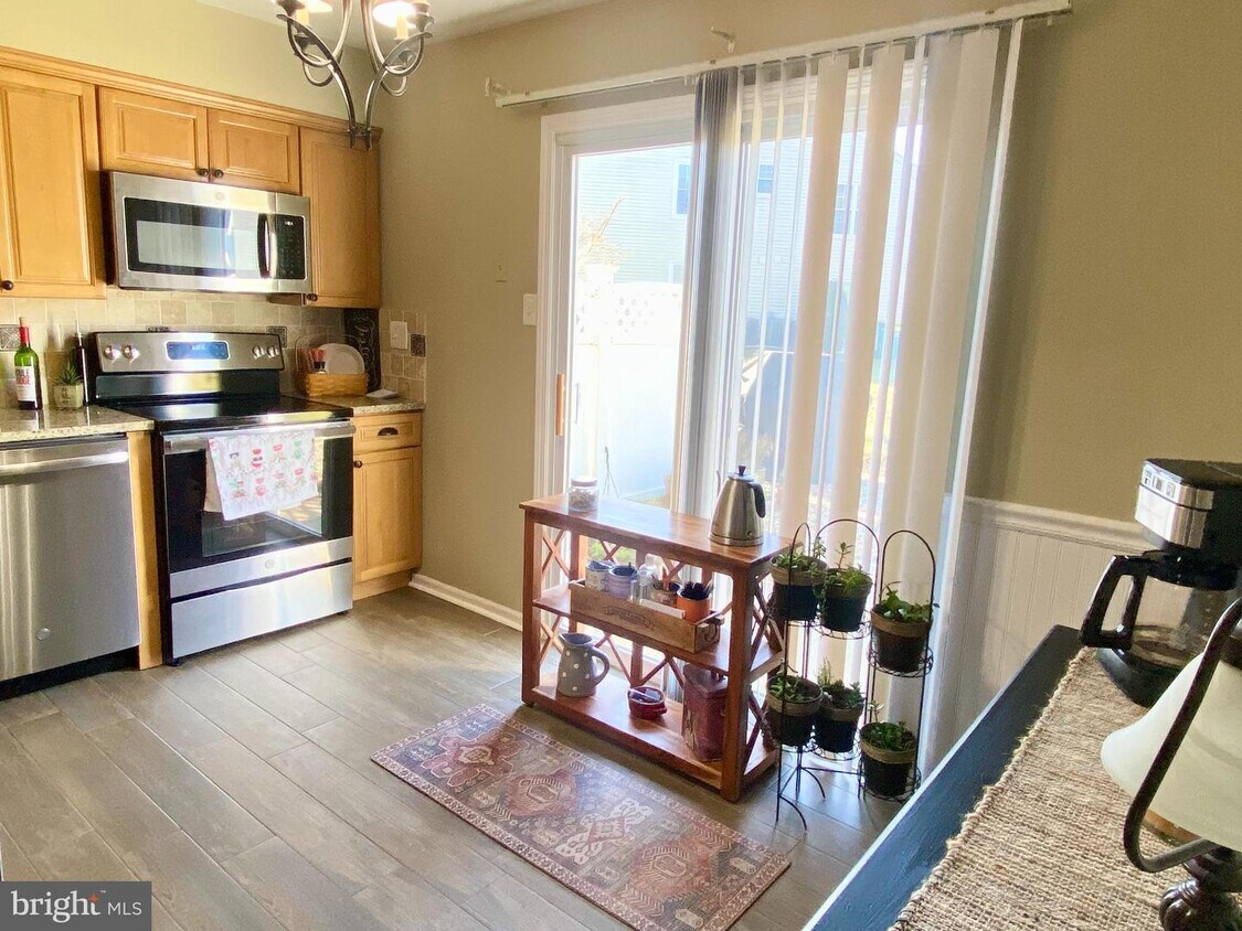 Foto principal - 1628A Bluebird Dr