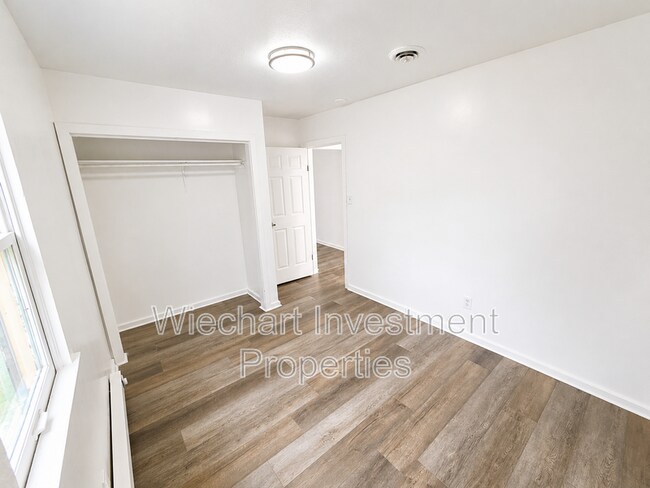 Foto del edificio - 933 1/2 W Wayne St