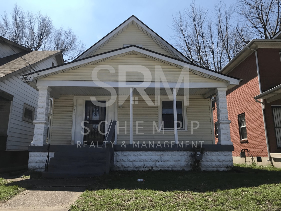 Spacious FOUR home in West Louisville Available Now-Section 8 Accepted - Spacious FOUR home in West Louisville Available Now-Section 8 Accepted