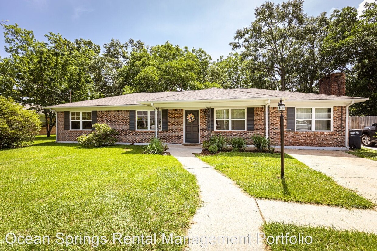 Primary Photo - 3 br, 2 bath House - 296 Holcomb Boulevard