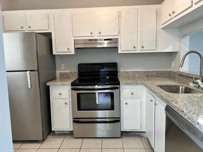 Foto del edificio - 7149 Golf Colony Ct