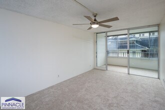Building Photo - 1122 Elm St