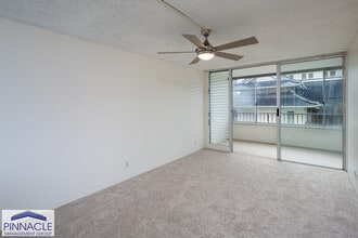 Building Photo - 1122 Elm St