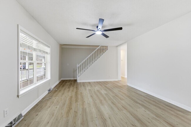 Building Photo - Beautiful 3 BR/2 BA Single-Family Home in Severn!
