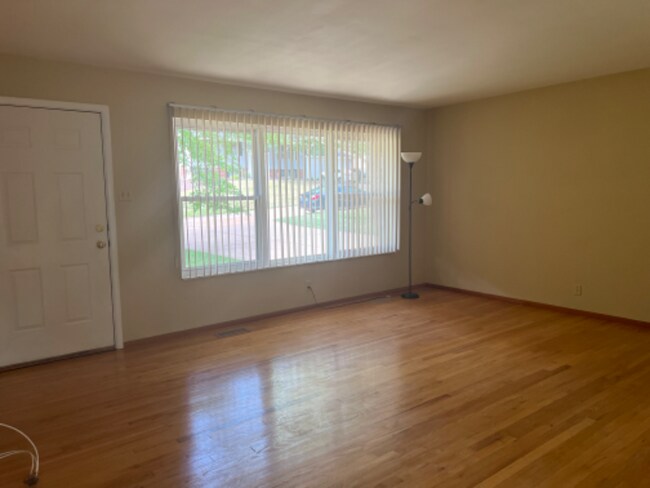 Building Photo - 524 Ranch Dr