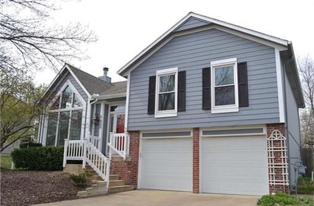 Foto principal - Gorgeous West Shawnee Home-Available NOW!!