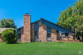 Building Photo - 2814 Meadow Park Dr