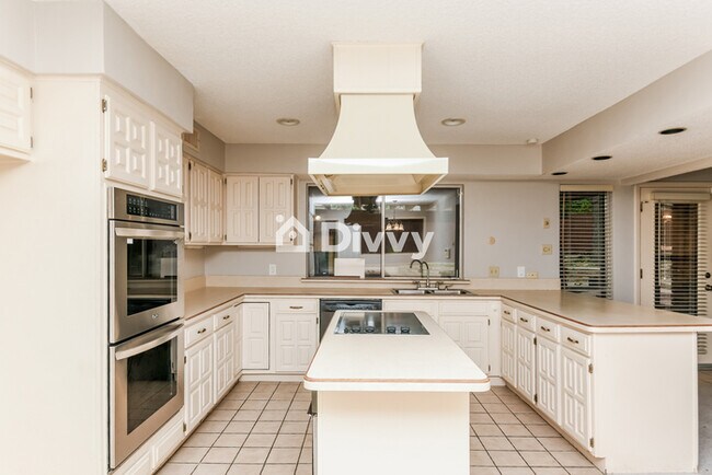 Foto del edificio - 409 Washington Dr, Arlington, TX 76011