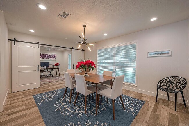 Foto del edificio - 9502 Bob White Dr