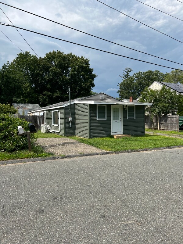 140 Eagle St, Ware, MA 01082 Room for Rent in Ware, MA