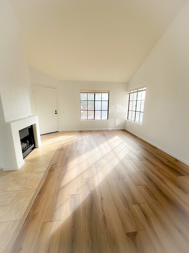 Foto del edificio - 4039 Carmel View Rd