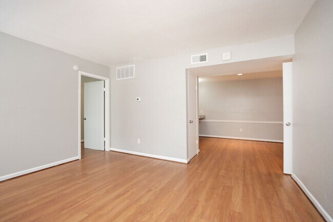 Foto del edificio - 2100 Wilcrest Dr