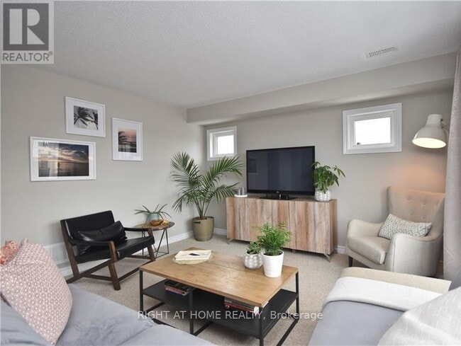 Building Photo - 314 DES TILLEULS Pvt