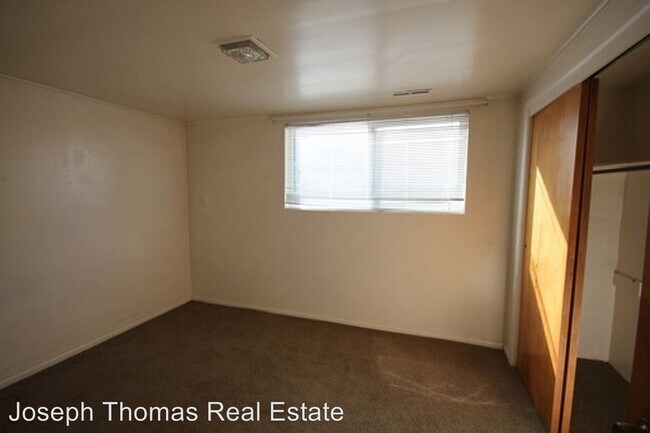 Building Photo - 80 880 N