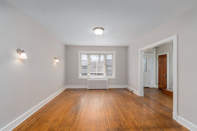 Foto del edificio - 3-Bedroom, 1.5 Bathroom Home in Belair-Edison