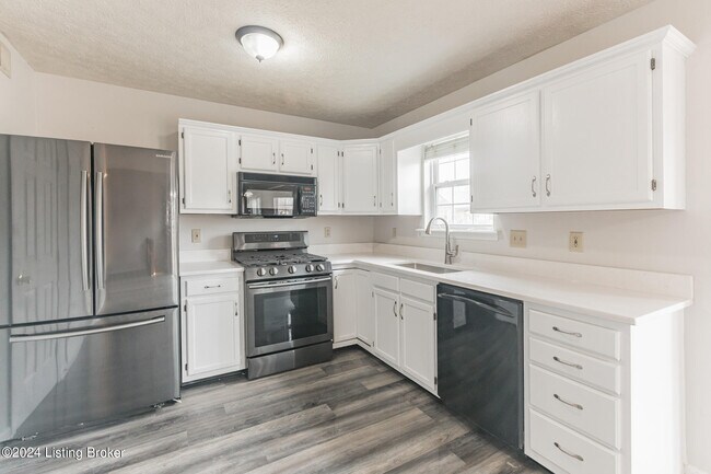 Building Photo - 6013 Fairridge Ct