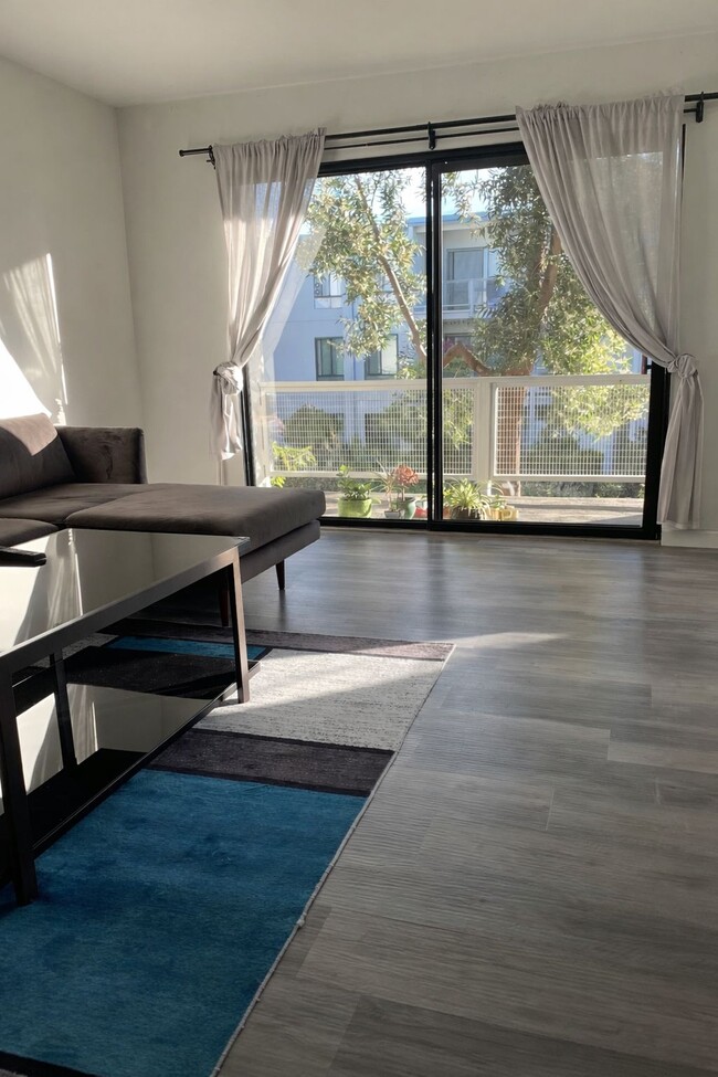 Photo - 4 Commodore Dr Apartment