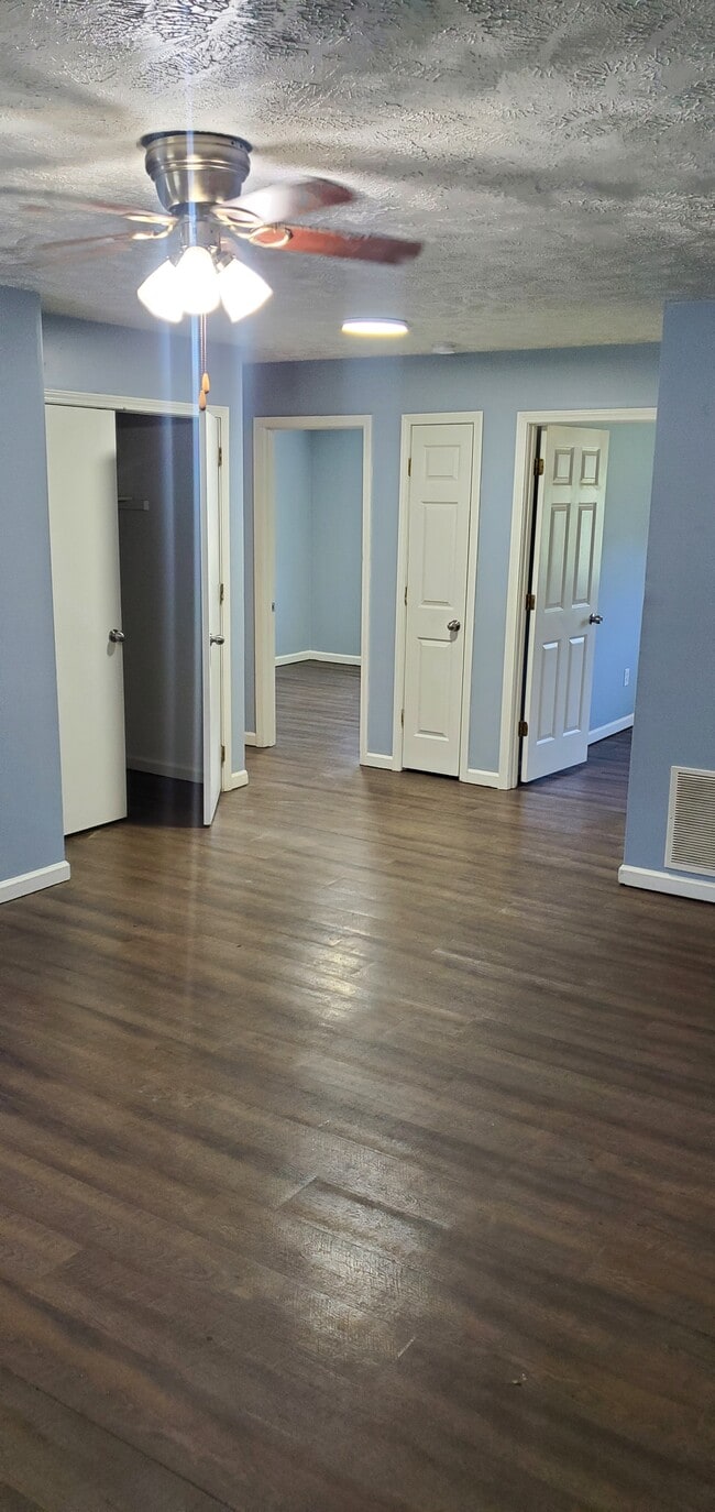 Building Photo - 102 Lauderdale Dr