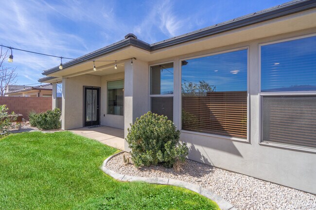 Foto del edificio - 3158 E Fuchsia Dr