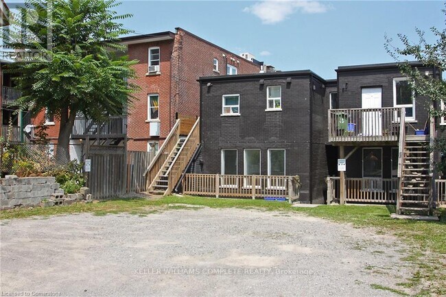 Photo du bâtiment - 590-590 Main St E