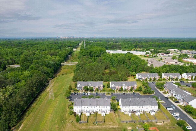 Foto del edificio - Well-maintained townhouse in Richmond
