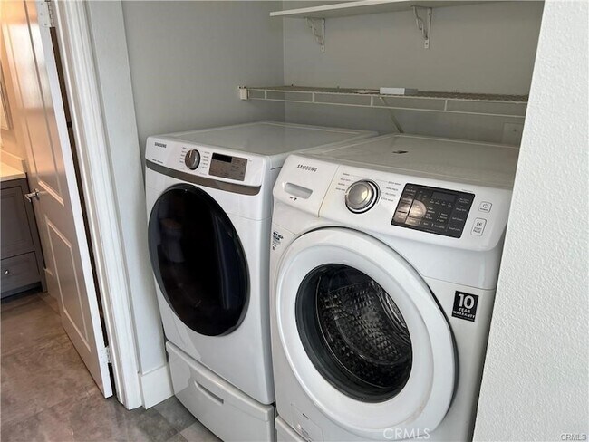 Foto del edificio - 1801 E Katella Ave