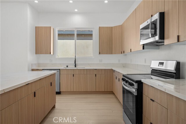 Foto del edificio - 6948 Amestoy Ave