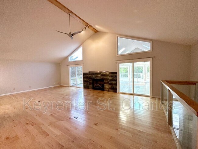 Building Photo - 1114 S Charlemagne Dr