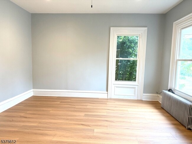 Building Photo - 18 Elm St