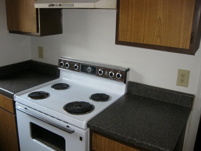 Photo - 3 bed 2 bath duplex for rent near I-240 and Western, close to everything! House