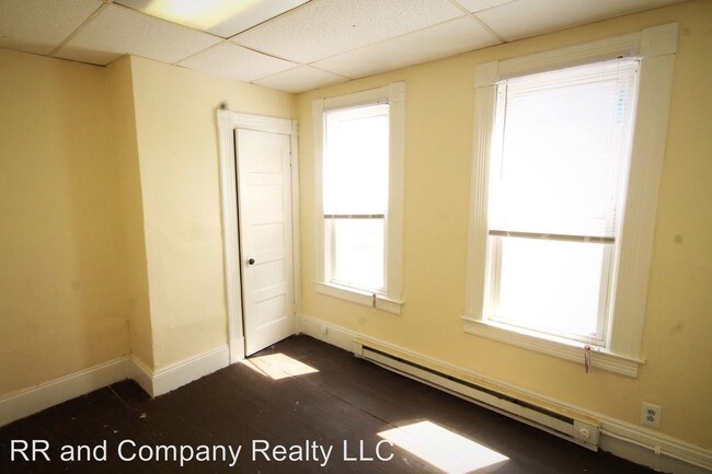 Building Photo - 221-223 Quincy St