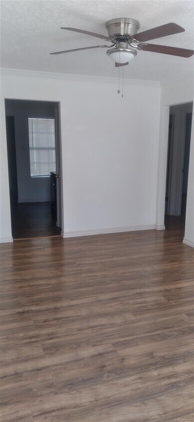 Building Photo - 1163 NW Ozmun Ave
