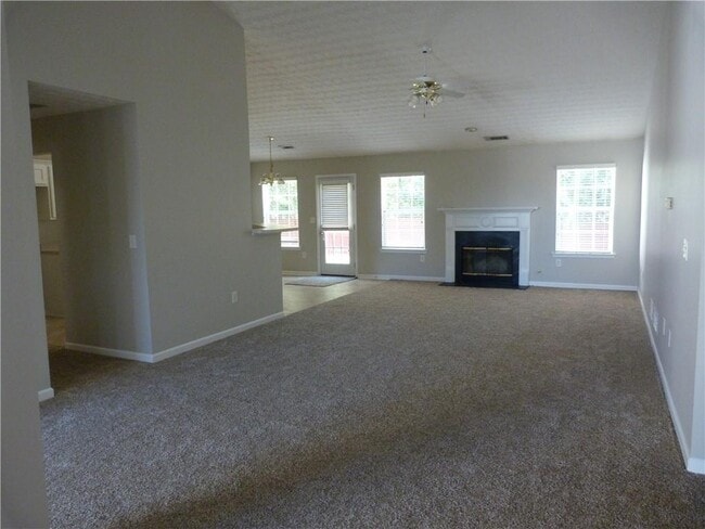 Building Photo - 3690 Crescent Walk Ln NE