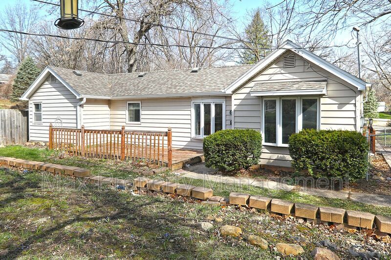 Primary Photo - 605 Loomis Ave