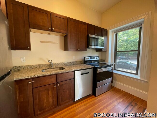 Foto del edificio - 1463 Beacon St