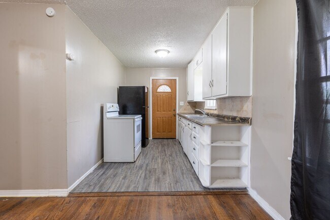 Building Photo - 3 Bedroom House in OKC