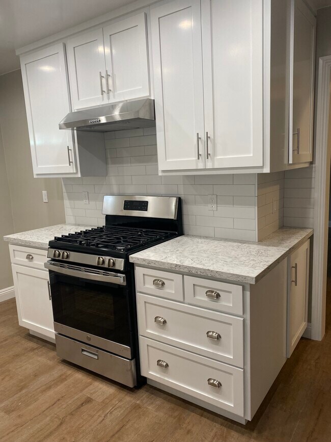 Kitchen - 140 N Alta Vista Ave