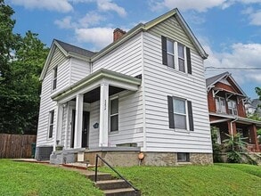 Building Photo - 3292 Montana Ave