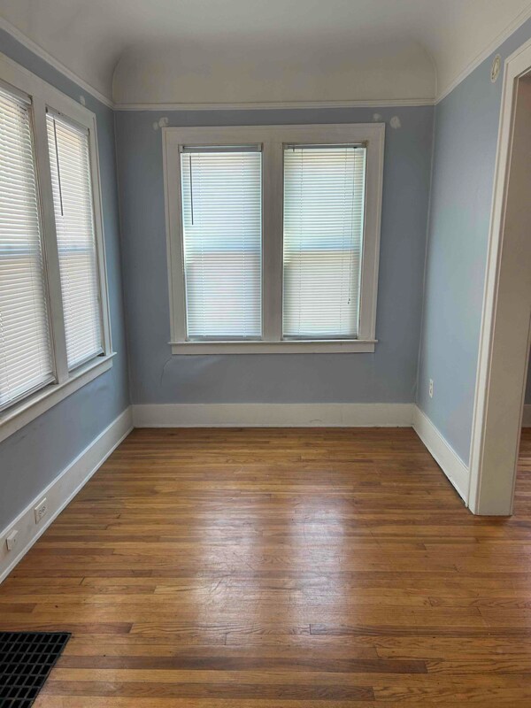 Foto del edificio - 110 Trowbridge St NE